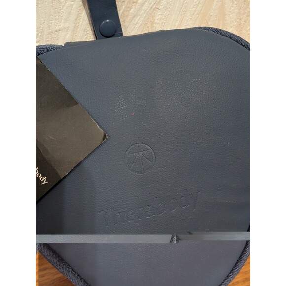 United Airlines Polaris Class Therabody Inflight Amenity Bag EMPTY - Picture 2 of 4